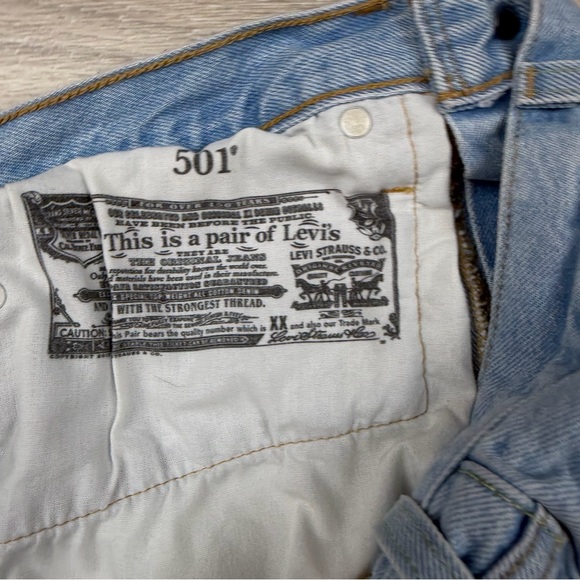 Levi's 501 High Waist Frayed Hem Cut Off Blue Jean Shorts 56327-0113 Size 26 - Picture 3 of 8